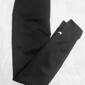 Nike Therma Fit High Rise leggings sz M